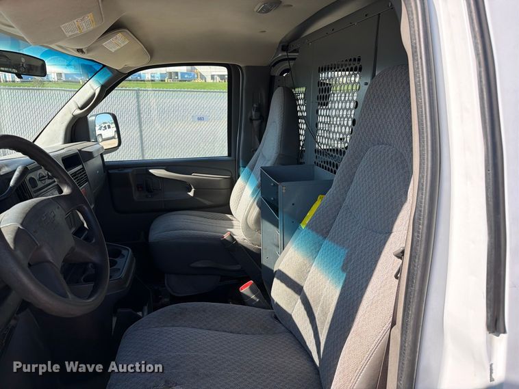 image for item FT6845 2007 Chevrolet Express 2500 van