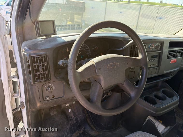 image for item FT6845 2007 Chevrolet Express 2500 van