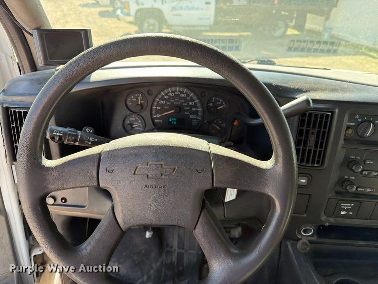 image for item FT6845 2007 Chevrolet Express 2500 van