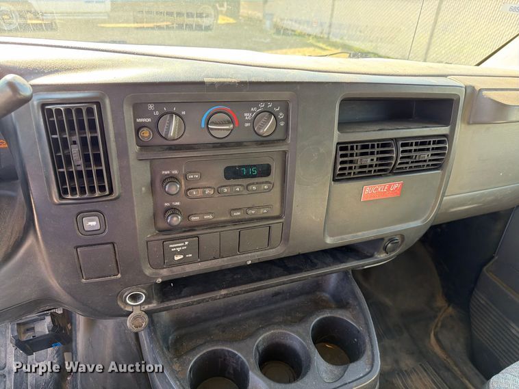 image for item FT6845 2007 Chevrolet Express 2500 van