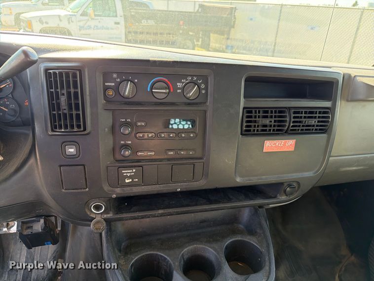 image for item FT6845 2007 Chevrolet Express 2500 van