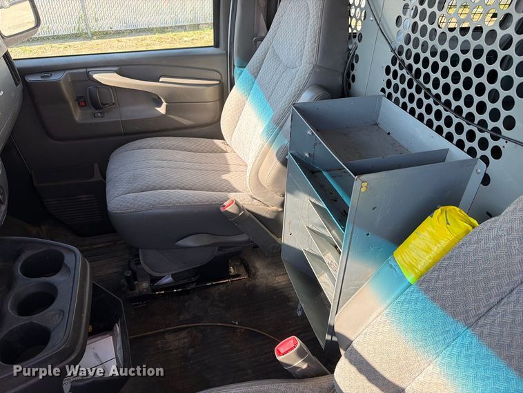 image for item FT6845 2007 Chevrolet Express 2500 van
