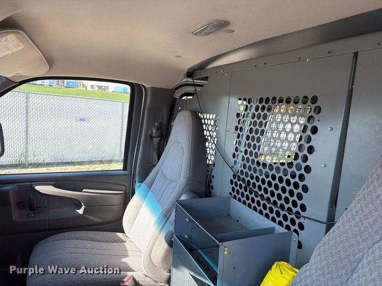 image for item FT6845 2007 Chevrolet Express 2500 van