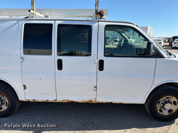 image for item FT6845 2007 Chevrolet Express 2500 van