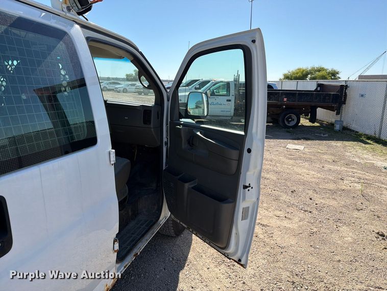 image for item FT6845 2007 Chevrolet Express 2500 van