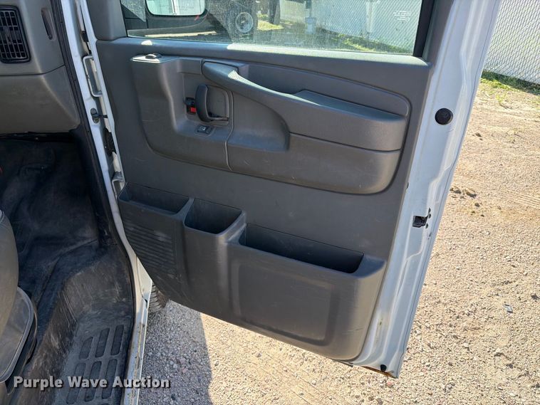 image for item FT6845 2007 Chevrolet Express 2500 van