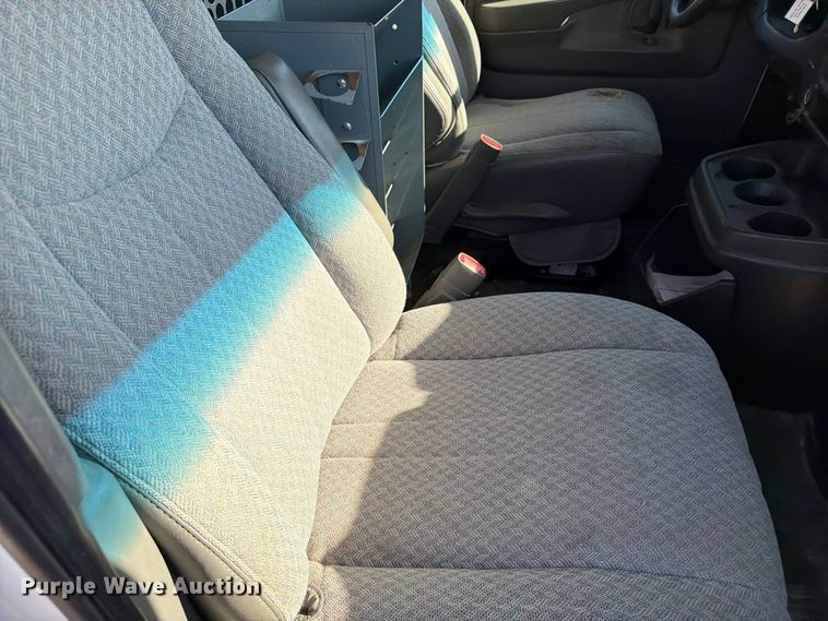 image for item FT6845 2007 Chevrolet Express 2500 van
