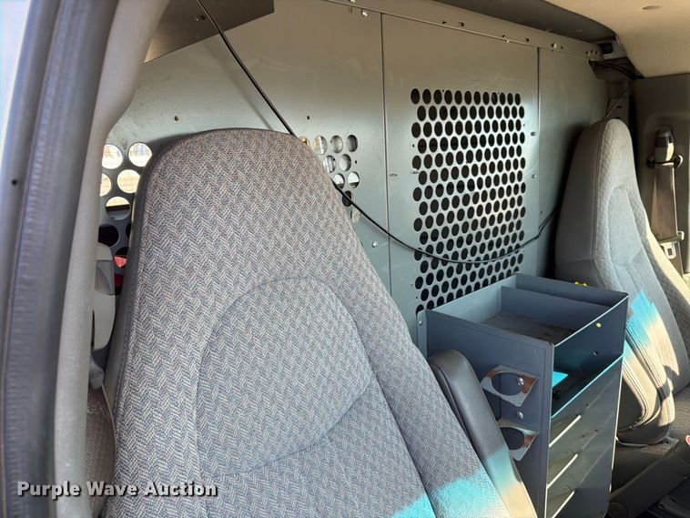 image for item FT6845 2007 Chevrolet Express 2500 van