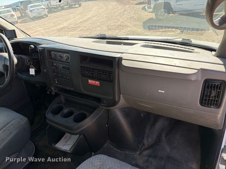 image for item FT6845 2007 Chevrolet Express 2500 van