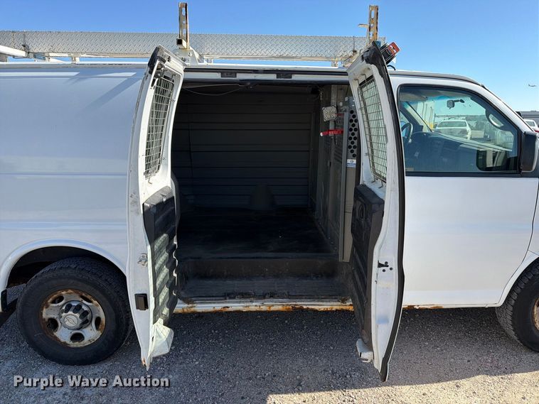 image for item FT6845 2007 Chevrolet Express 2500 van