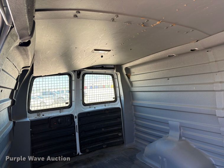 image for item FT6845 2007 Chevrolet Express 2500 van