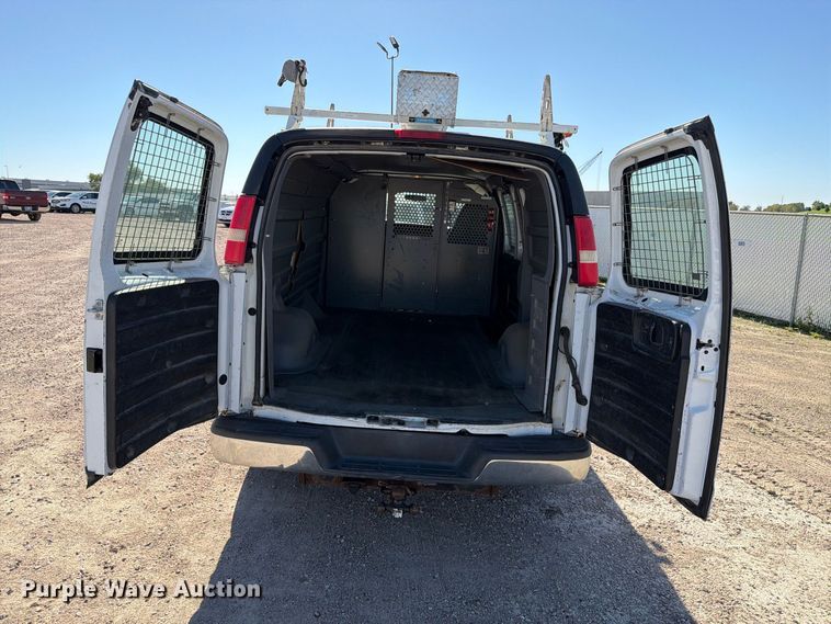 image for item FT6845 2007 Chevrolet Express 2500 van