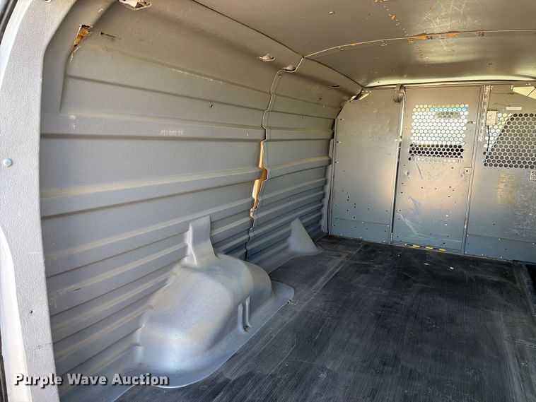 image for item FT6845 2007 Chevrolet Express 2500 van