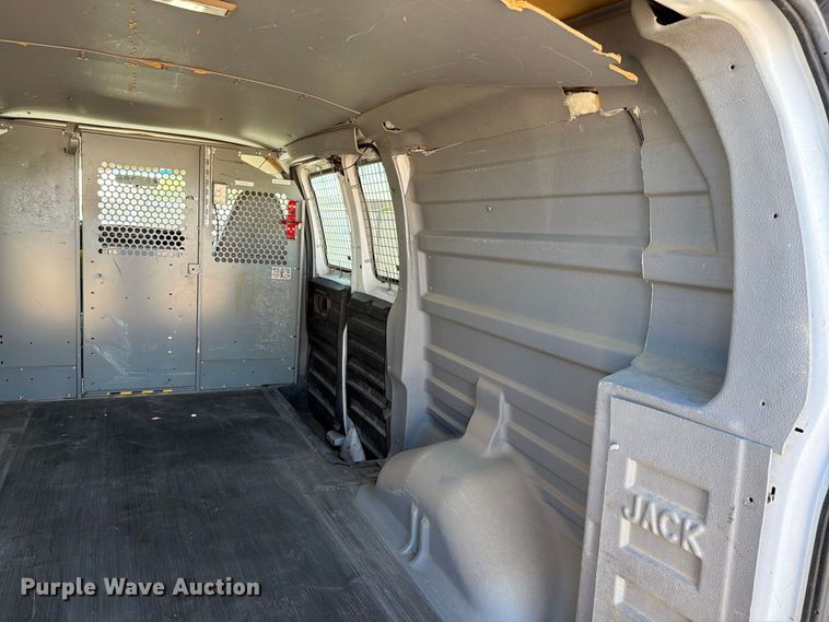 image for item FT6845 2007 Chevrolet Express 2500 van