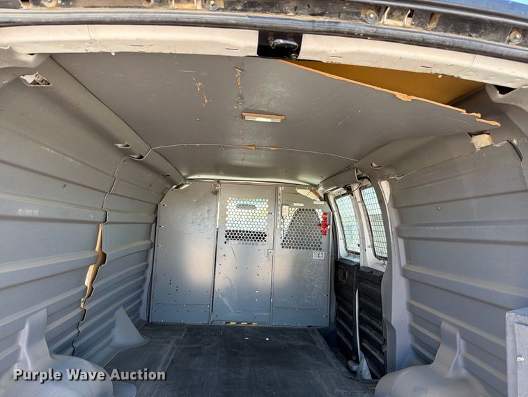 image for item FT6845 2007 Chevrolet Express 2500 van