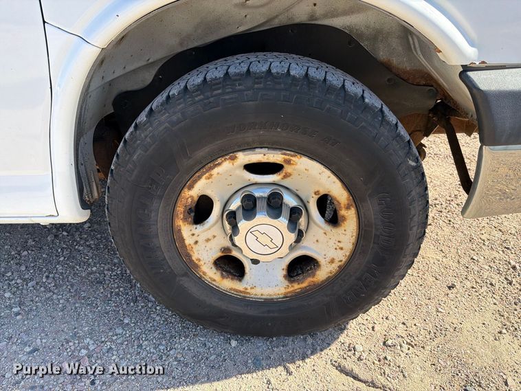 image for item FT6845 2007 Chevrolet Express 2500 van