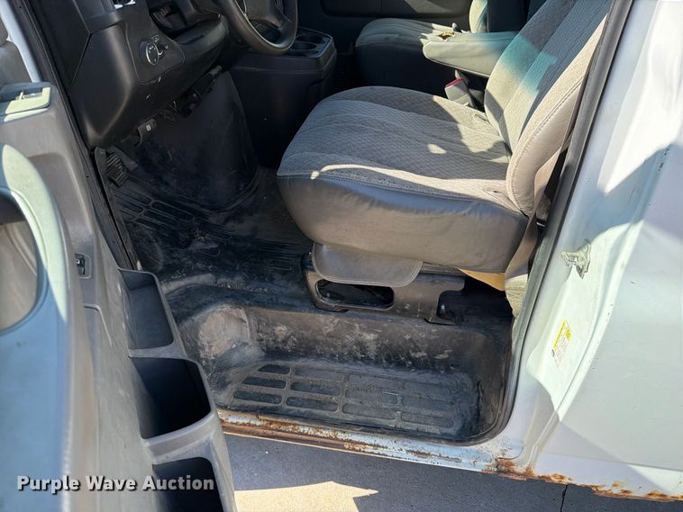 image for item FT6863 2009 Chevrolet Express 2500 