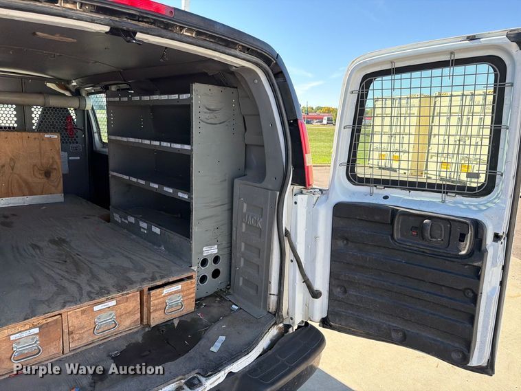image for item FT6863 2009 Chevrolet Express 2500 