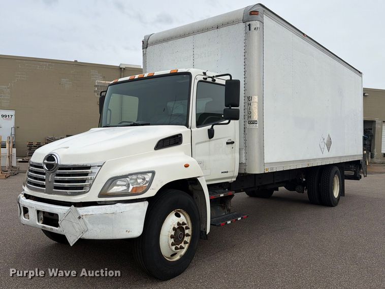 2009 Hino 268 box truck