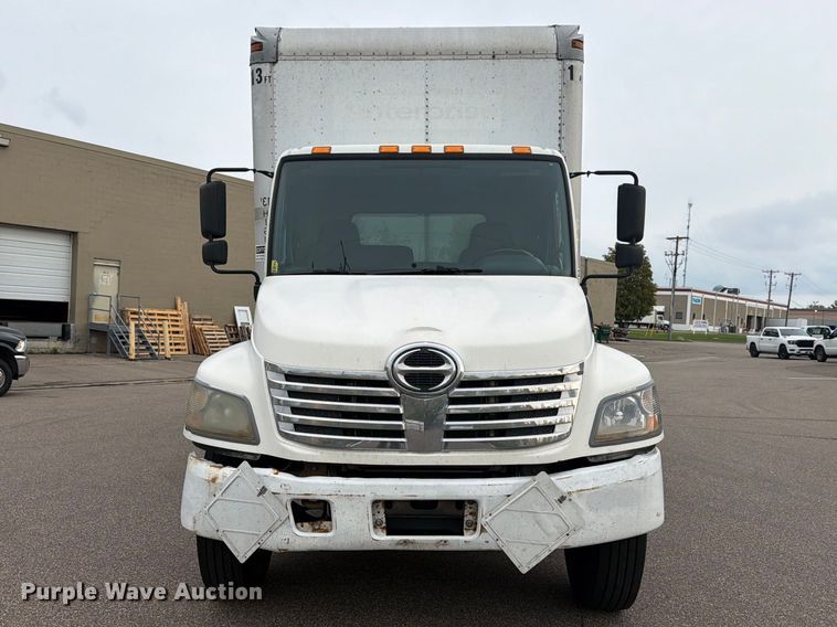 image for item FT7531 2009 Hino 268 box truck