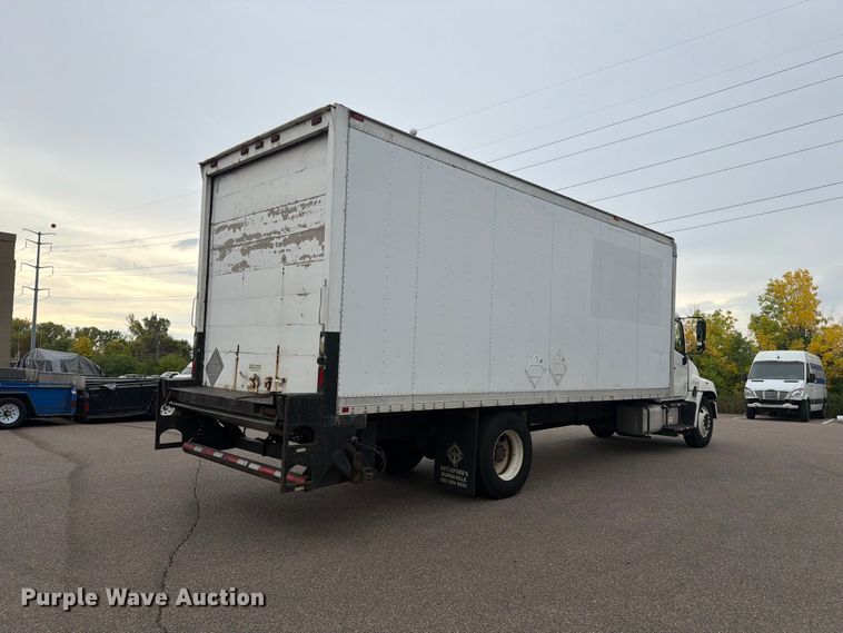 image for item FT7531 2009 Hino 268 box truck