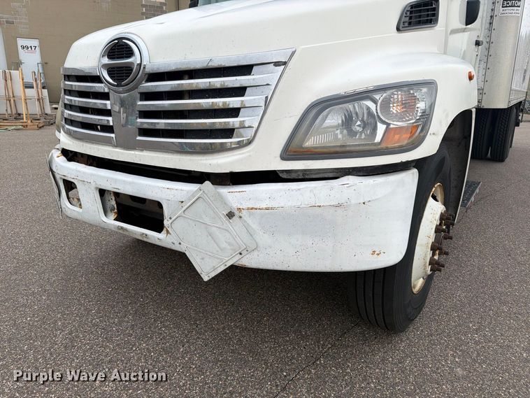 image for item FT7531 2009 Hino 268 box truck