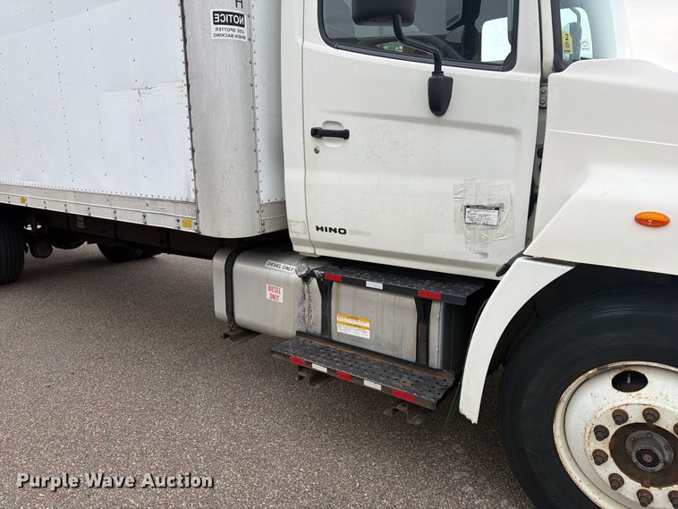 image for item FT7531 2009 Hino 268 box truck