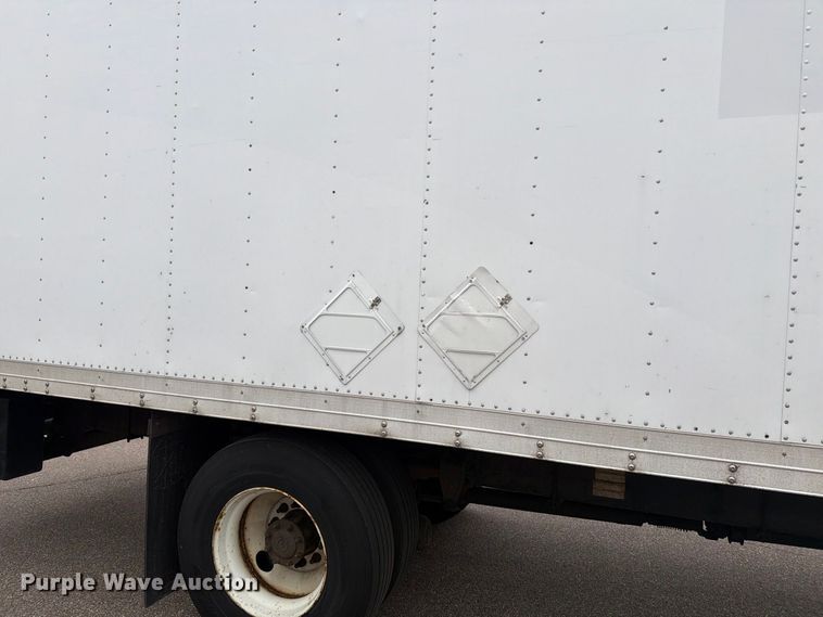 image for item FT7531 2009 Hino 268 box truck