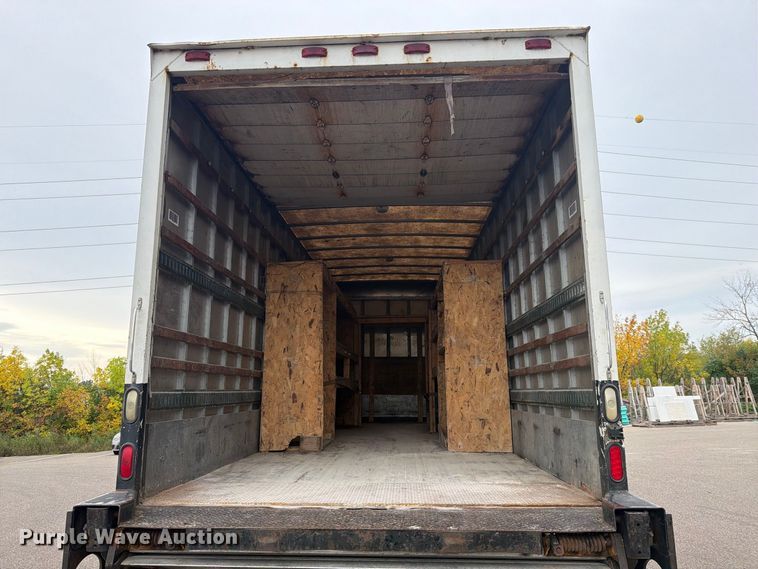 image for item FT7531 2009 Hino 268 box truck