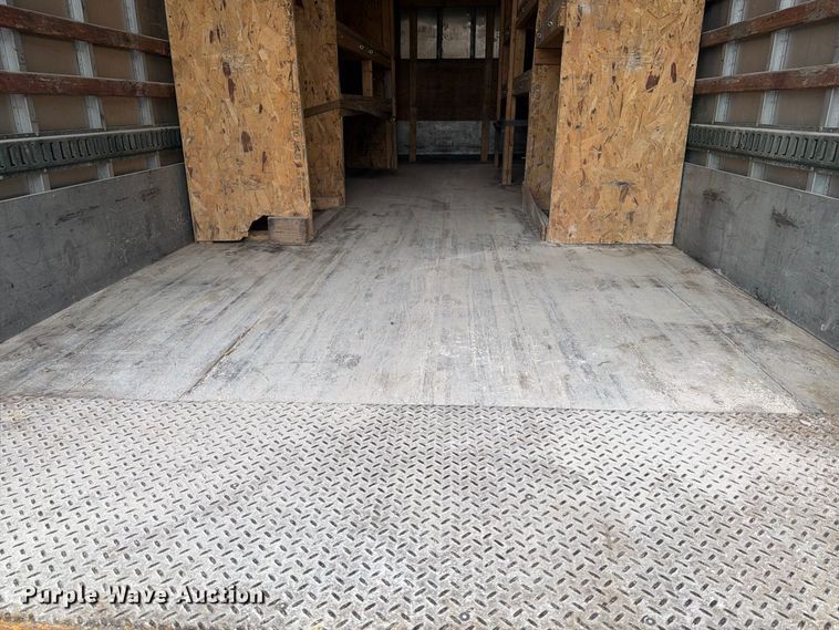 image for item FT7531 2009 Hino 268 box truck