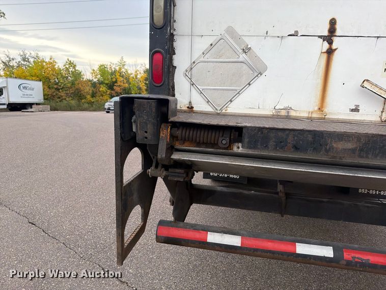 image for item FT7531 2009 Hino 268 box truck