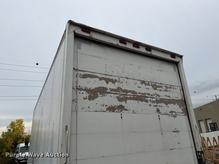 image for item FT7531 2009 Hino 268 box truck