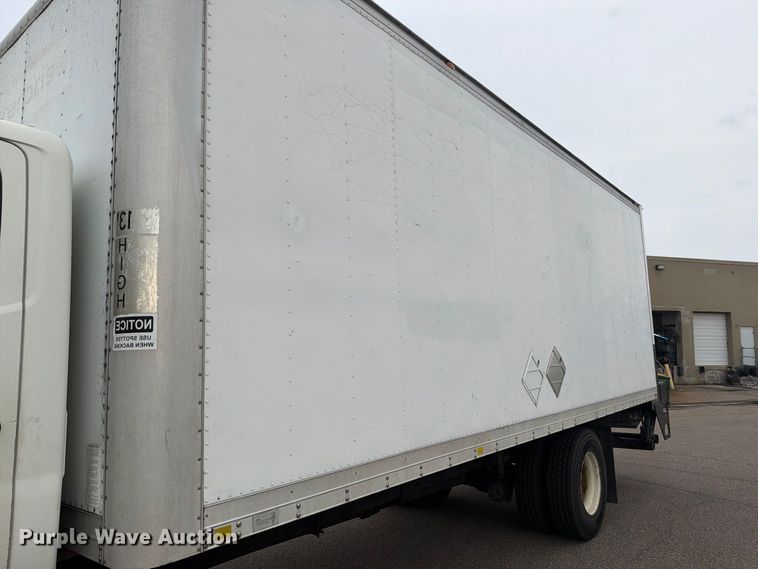 image for item FT7531 2009 Hino 268 box truck