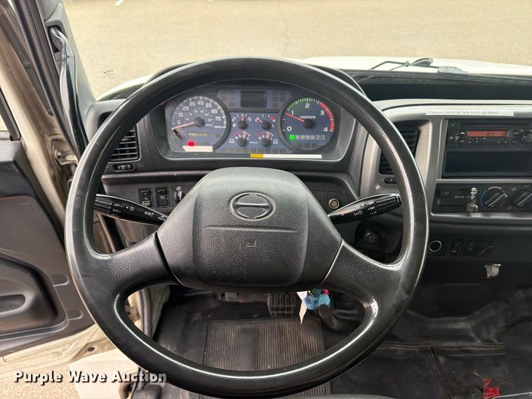 image for item FT7531 2009 Hino 268 box truck