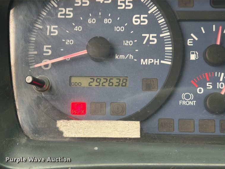 image for item FT7531 2009 Hino 268 box truck