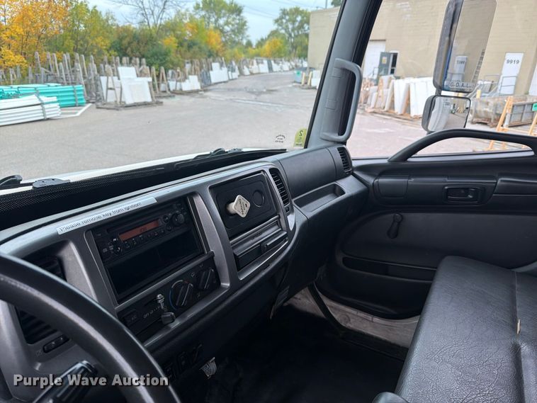 image for item FT7531 2009 Hino 268 box truck