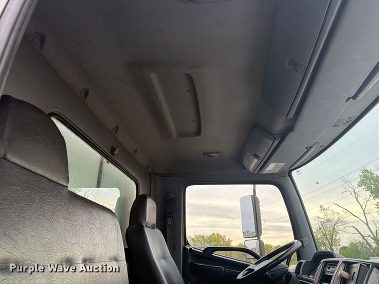 image for item FT7531 2009 Hino 268 box truck