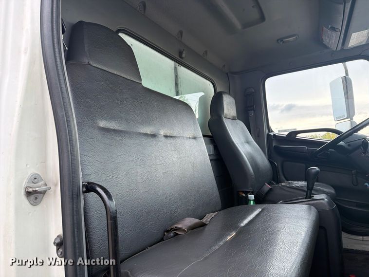 image for item FT7531 2009 Hino 268 box truck