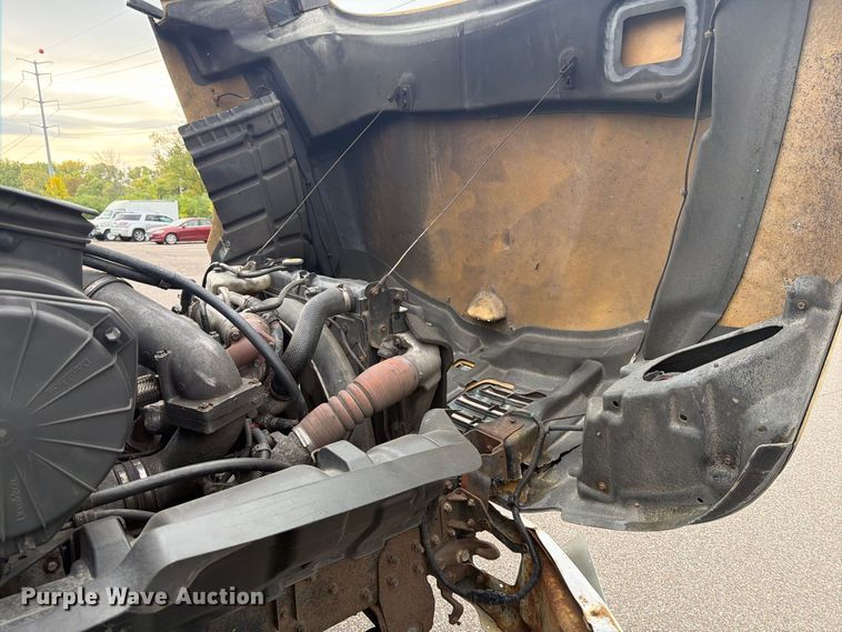 image for item FT7531 2009 Hino 268 box truck