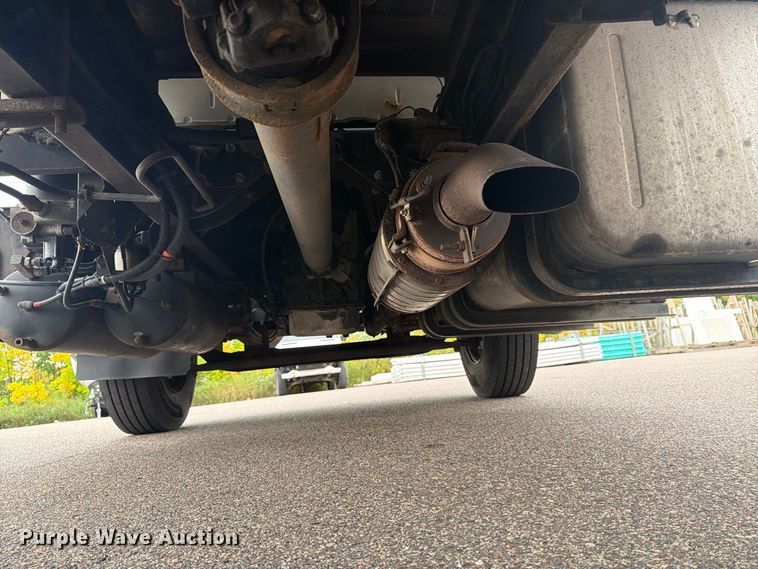 image for item FT7531 2009 Hino 268 box truck