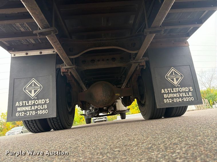 image for item FT7531 2009 Hino 268 box truck