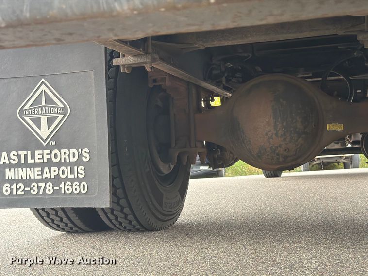 image for item FT7531 2009 Hino 268 box truck