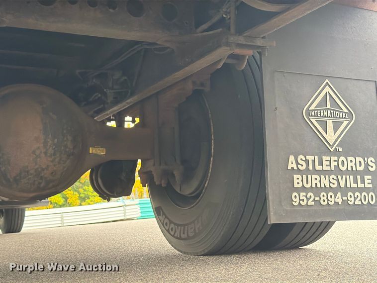 image for item FT7531 2009 Hino 268 box truck