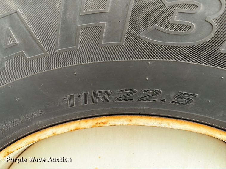 image for item FT7531 2009 Hino 268 box truck