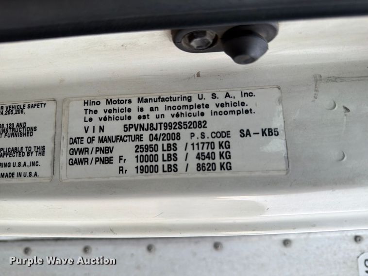 image for item FT7531 2009 Hino 268 box truck