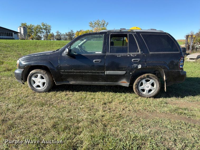 image for item FT7534 2003 Chevrolet Trailblazer SUV