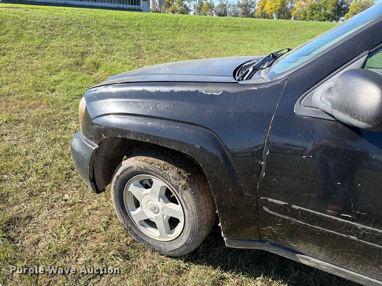image for item FT7534 2003 Chevrolet Trailblazer SUV