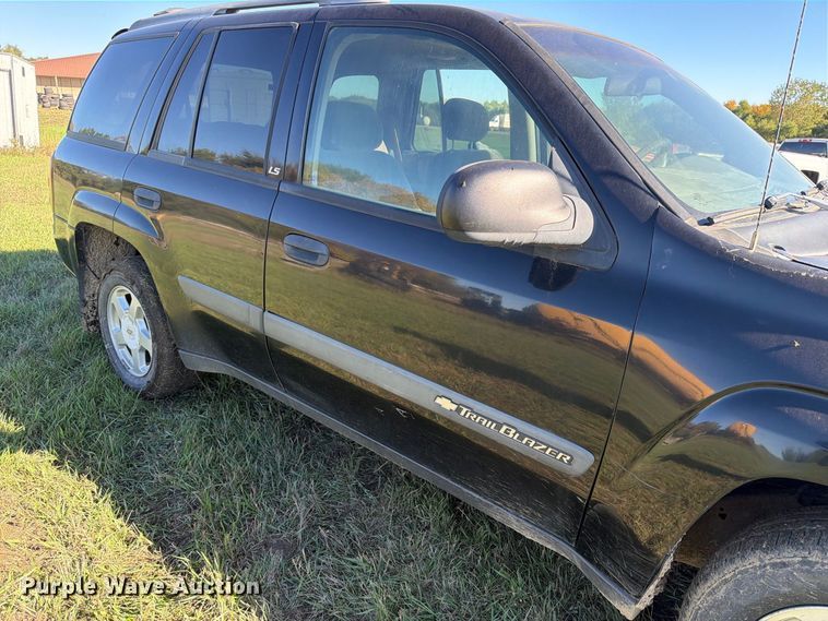 image for item FT7534 2003 Chevrolet Trailblazer SUV