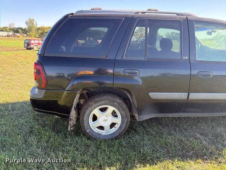 image for item FT7534 2003 Chevrolet Trailblazer SUV