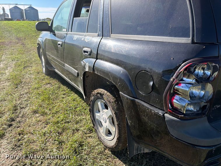 image for item FT7534 2003 Chevrolet Trailblazer SUV